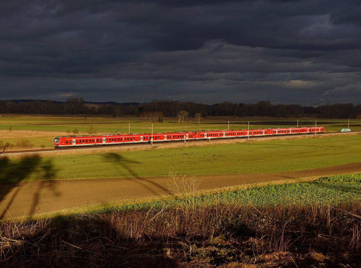 Drei 440er als RE nach München am 15.12.2017 unterwegs bei Thonstetten.