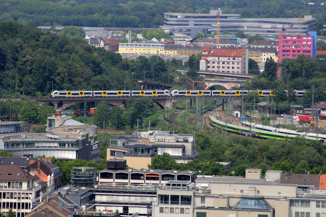 Drei Desiro ML der Trans Regio auf dem Weg nach Mainz. Aufgenommen am 30. Juni 2022 in Köln.