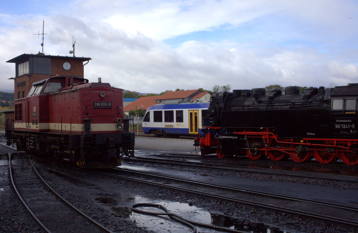 Drei Generationen in Wernigerode, Lok der Baureihe 99, 199 und ein TW der Baureihe Allstrom Concordia Lint. 06.10.2017 12:47 Uhr.