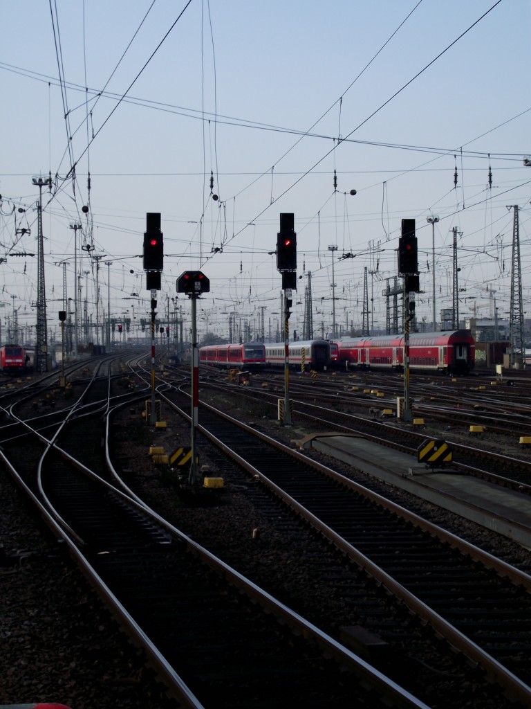 Drei KS Signale am 05.03.14 in Frankfurt am Main Hbf