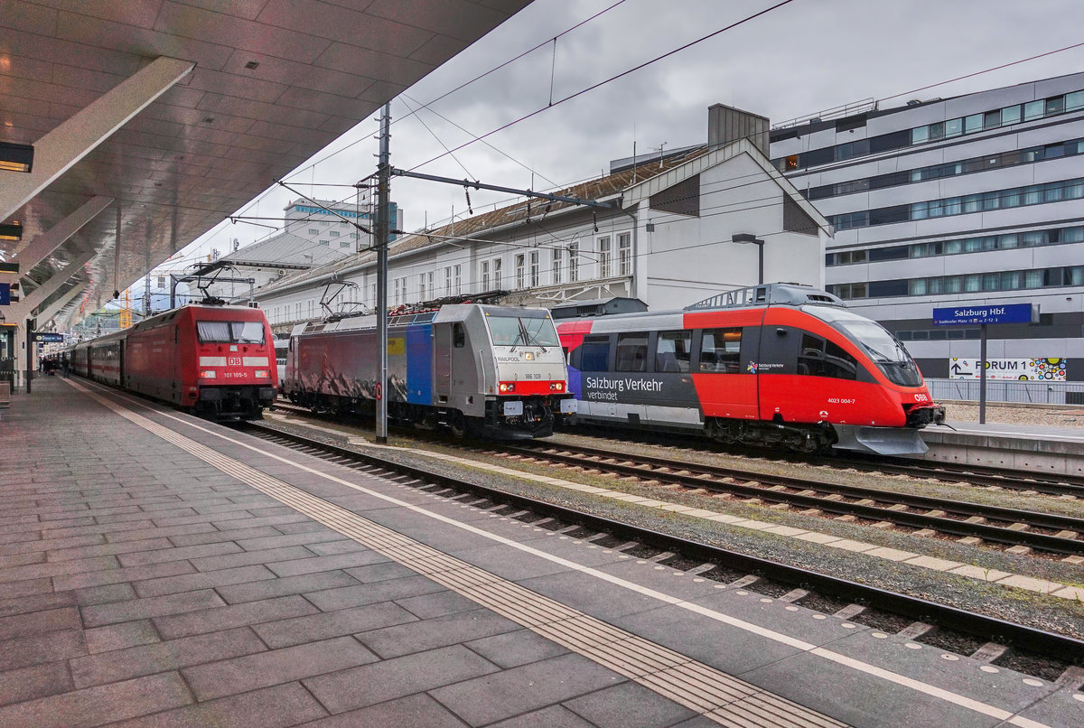 Drei-Länder-treffen im Salzburger Hbf.
Rechts 4023 004-7 der ÖBB in der Mitte die von der BLS gemietete 186 109-5 von RAILPOOL und links 101 105-5 der DB.

4023 004-7 war unterwegs als S2 3061 (Salzburg Hbf - Straßwalchen) und 101 105-5 schob den EC 114  Wörthersee  (Klagenfurt Hbf - Dortmund Hbf).

Aufgenommen am 6.4.2017.