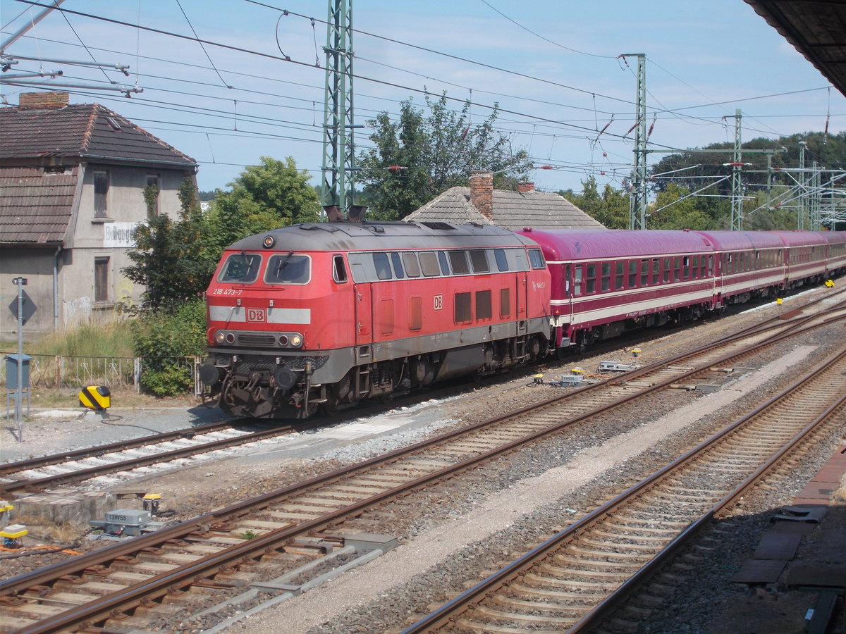Drei Sonderzüge kamen,am 13.Juli 2019,nach Bergen/Rügen.Der Zweite Sonderzug der eintraff war der Sonderzug Neumünster-Binz mit der 218 473.Auch der Leerpark wurde in Bergen/Rügen abgestellt.