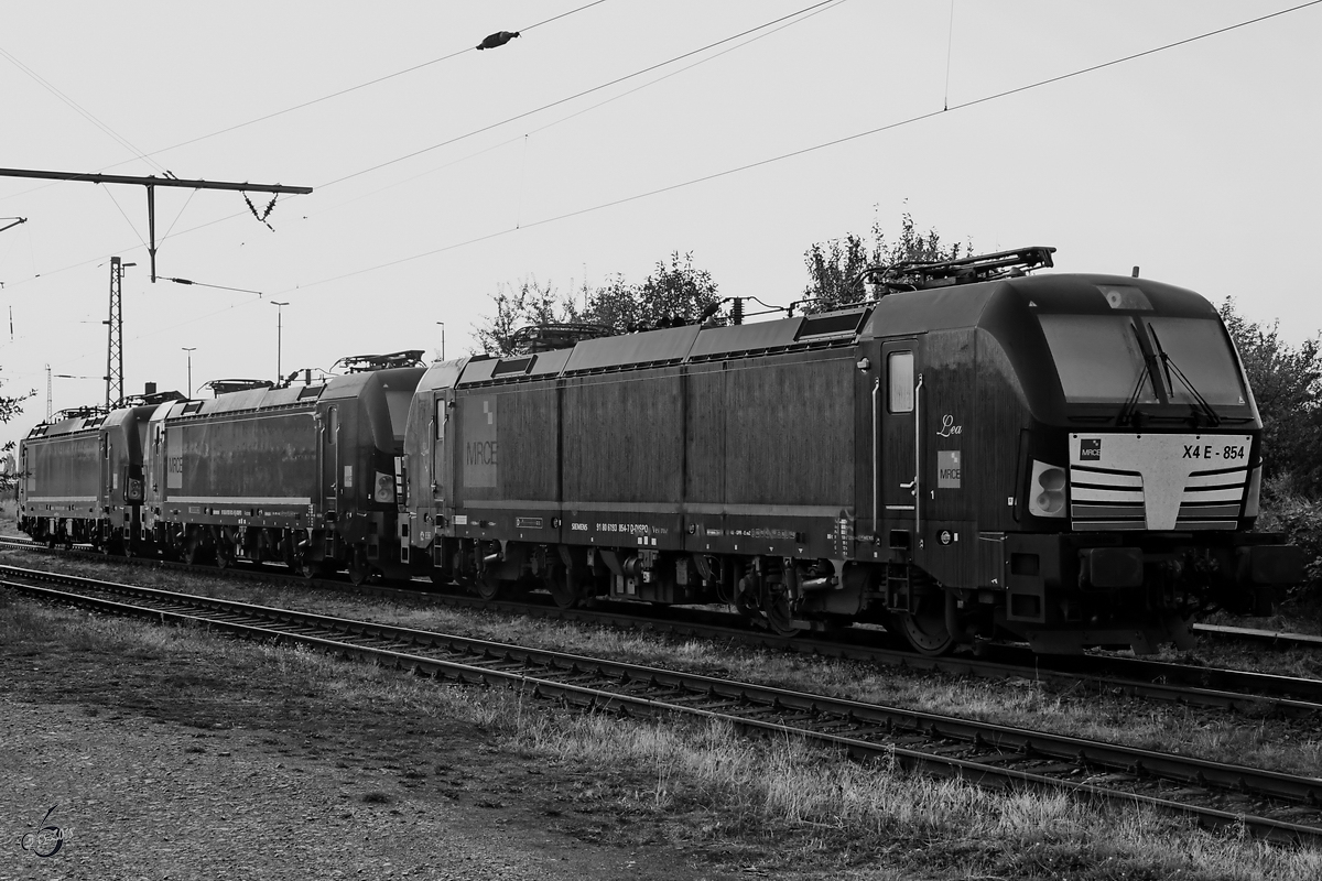 Drei Vectrons von MRCE pausieren am Bahnhof Nordhausen. (September 2018)