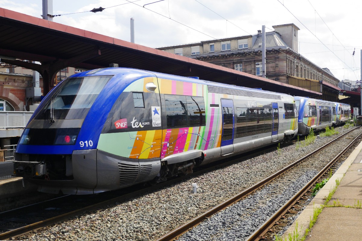 Drei Walfische von ter-Alsace als Regionalbahn Straßburg - Saarbrücken: 73910, 905 und 906 im Straßburger Hbf, 2.8.14