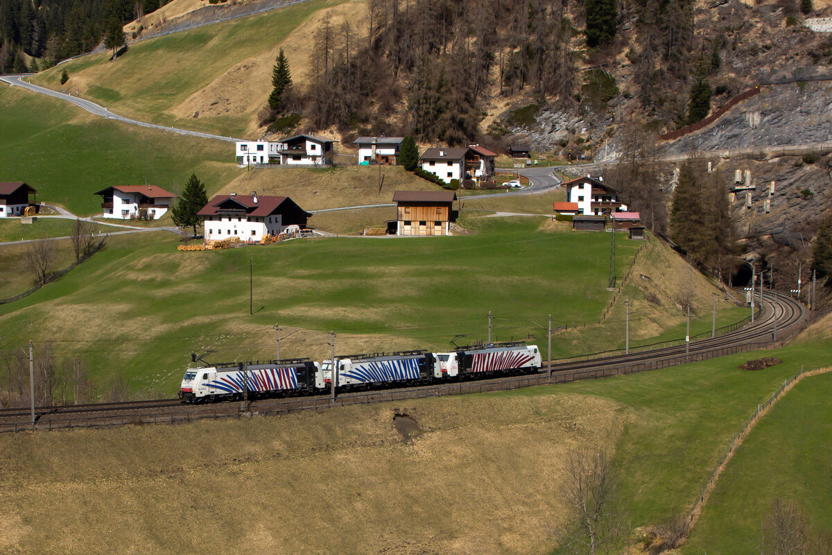 Dreierpack von 189 444, 441 und 904 bei St. Jodok am Brenner. 14.4.22