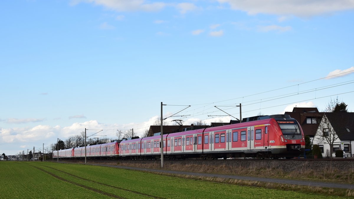 Dreifach-430 auf der Rodgaubahn zwischen Hainhausen und Jügesheim. Aufgenommen am 8.3.2019 16:22