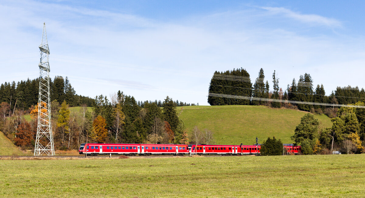 Dreifachtraktion 612 als RE70 Lindau Insel-München Hbf am 07.11.2021 bei Biessenhofen. 