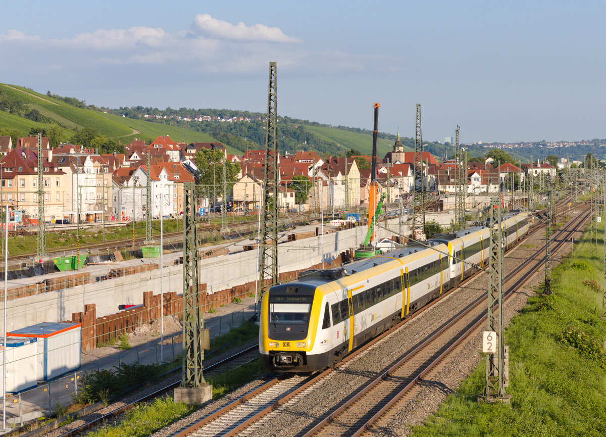 Dreifachtraktion 612 angeführt von 612 006 als IRE 6 Aulendorf/Albstadt/Tübingen-Stuttgart am 02.07.2021 am Eszetsteg in Stuttgart. 