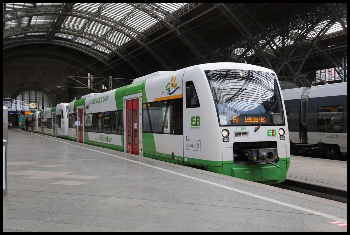 Dreiteilig ist hier am 25.08.2020 um 18.13 Uhr die Erfurter Bahn aus Zeitz im HBF Leipzig angekommen. VT 309 hat bereits für die Rückfahrt das Licht geschaltet.