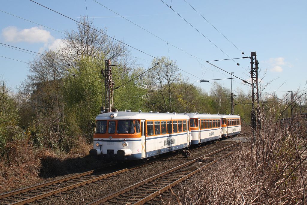 Dreiteiliger  Osning-Bahn -MAN-Schienenbus am 18.04.2015 als Sdz Bielefeld - Paderborn - Bochum-Dahlhausen