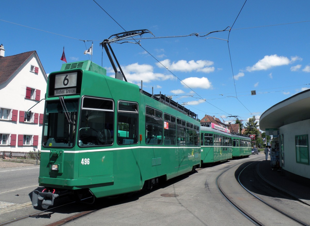 Dreiwagenzug auf der Linie 6. Der Be 4/4 496 zusammen mit dem B 1470S und dem Be 4/4 475 an der Endstation in Allschwil. Die Aufnahme stammt vom 31.07.2013.