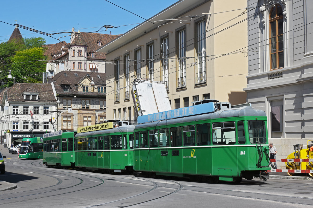 Dreiwagenzug, mit dem Be 4/4 480 und den beiden B4S 1480 und 1464, fahren als Dienstfahrt den Steinenberg hinunter zur Haltestelle Barfüsserplatz. Die Aufnahme stammt vom 09.07.2020.