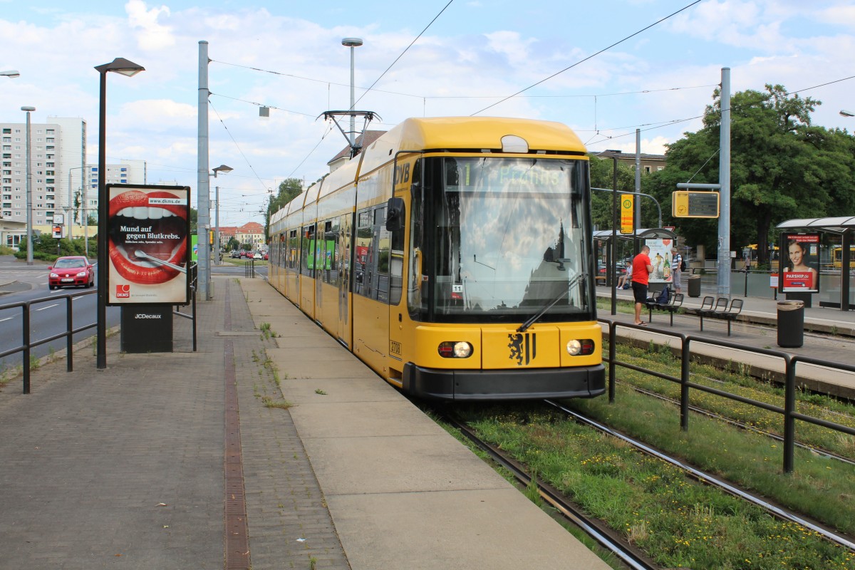 Dresden DVB SL 1 (Bombardier-NGT8DD 2708) Strassburger Platz / Stübelallee am 7. Juli 2014.