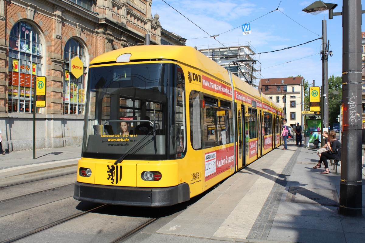 Dresden DVB SL 1 (DWA/Siemens-NGT6DD 2509) Bahnhof Dresden-Mitte am 7. Juli 2014.