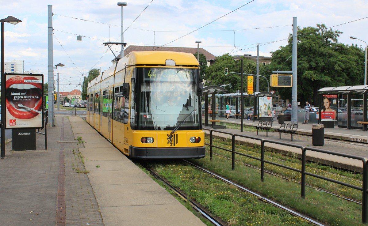 Dresden DVB SL 44 (DWA/Siemens-NGT6DD-2582) Strassburger Platz / Stübelallee am 7. Juli 2014.