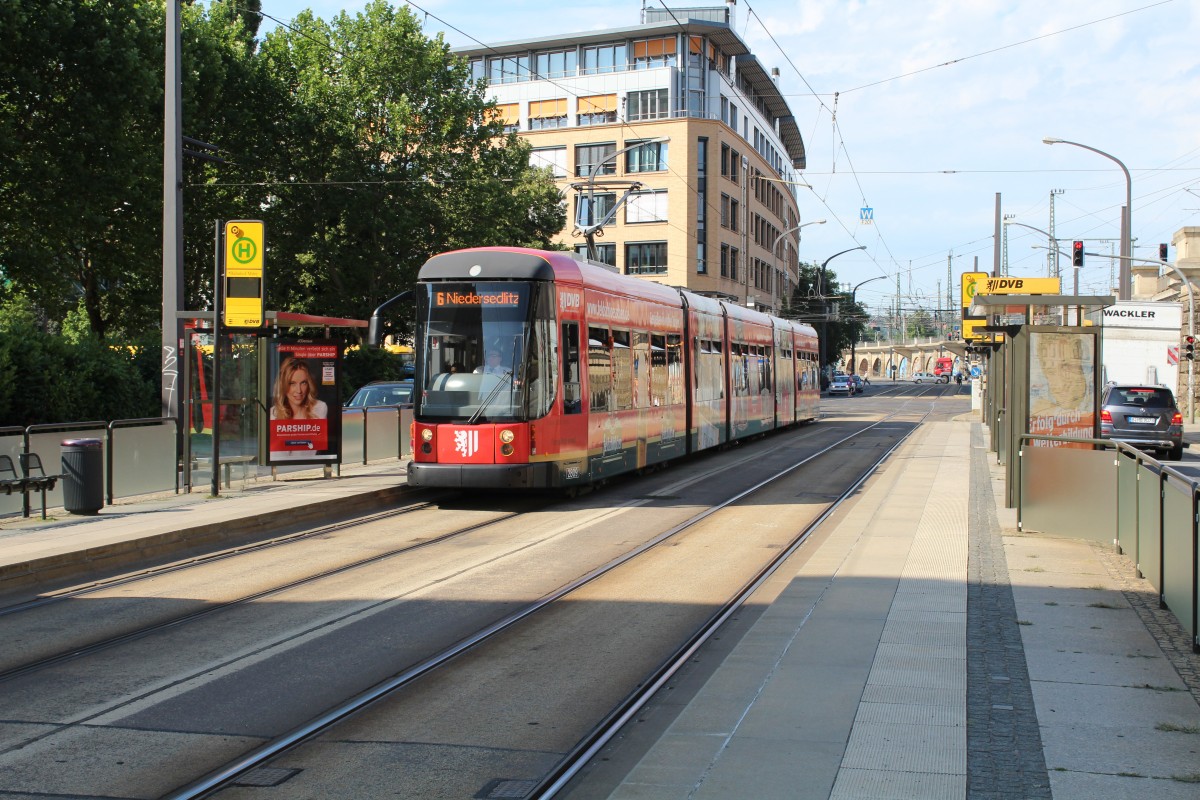 Dresden DVB SL 6 (Bombardier-NGTD12DD 2809) Könneritzstrasse / Bahnhof Dresden-Mitte am 7. Juli 2014.