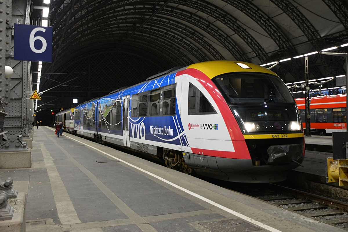 Dresden Hbf. 642 332 als RB 34 nach Kamenz wartet auf Abfahrt.