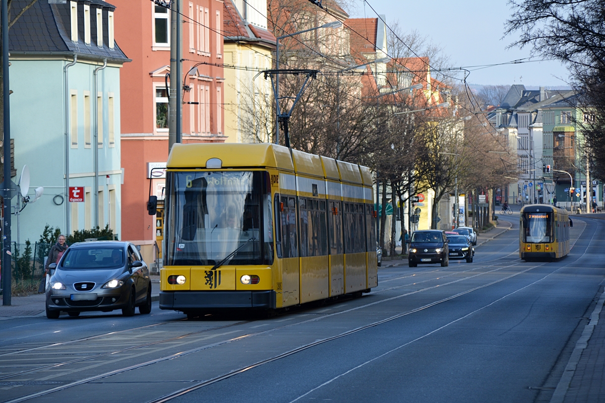 Dresden, Kesselsdorfer Straße. SachsenTram NGT6DD-ER #2505 als Linie 6 nach Wölfnitz erreicht die Haltestelle Koblenzer Straße. Die Aufnahme stammt vom 13.02.2018.