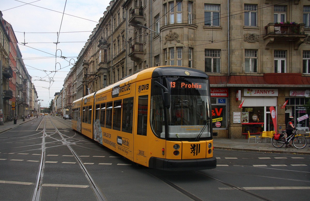 Dresden: Straßenbahnlinie 13 nach Prohlis.
Aufgenommen aus der Straßenbahnlinie 13 nach Mickten. 
Bei Sommerwetter am Abend vom 23.7.2015.