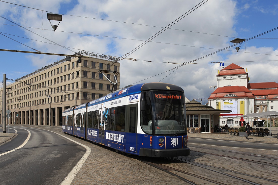 Dresden Tw 2603 auf dem Postplatz, 24.04.2016.
