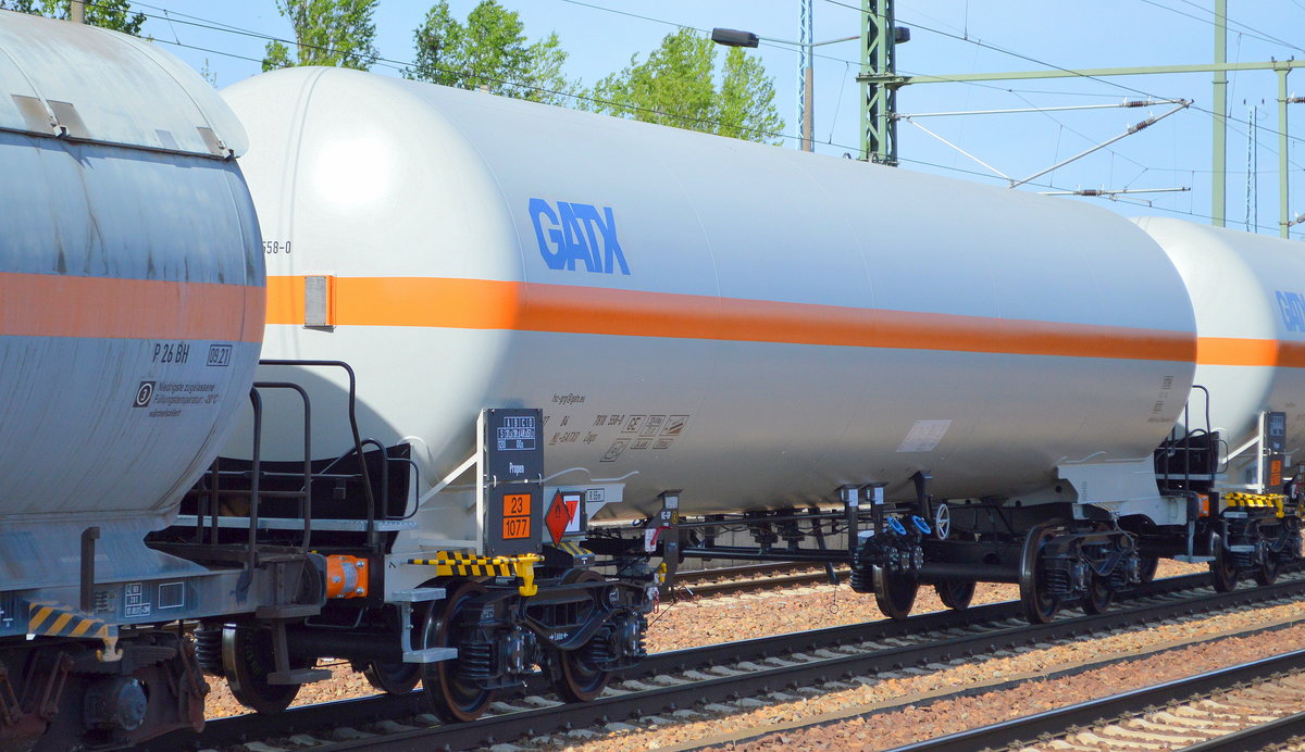 Druckgaskesselwagen vom Einsteller GATX Germany mit niederländischer Registrierung (ganz neuer Wagen) mit der Nr. 37 TEN 84 NL-GATXD 7818 558-0 (GE) Zags (UN-Nr.: 23/1077 = Propen) am 30.04.19 in einem Ganzzug Bf. Flughafen Berlin-Schönefeld.  