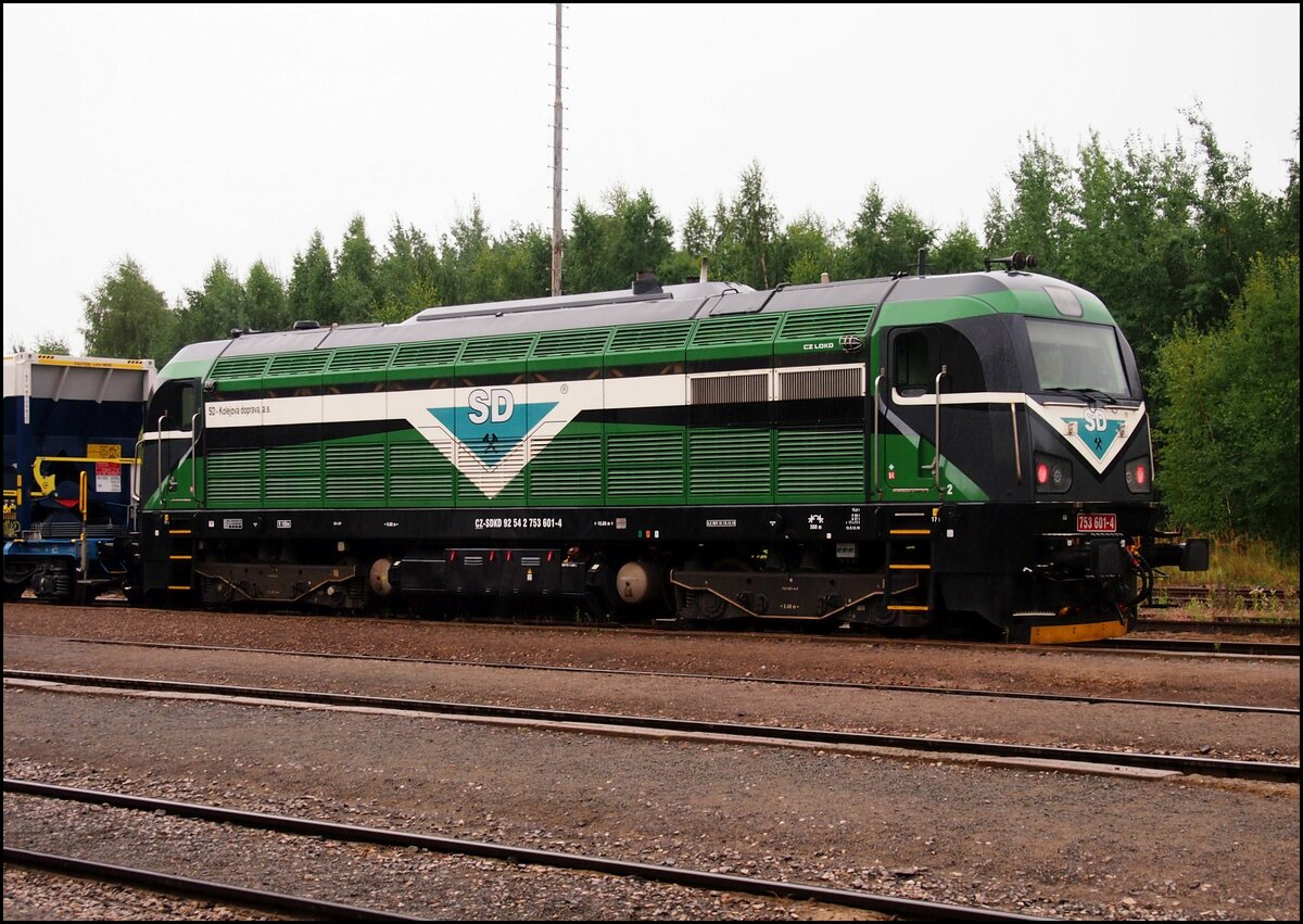 DS 753 601-4 am 22. August 2021 im Bahnhof Kladno.