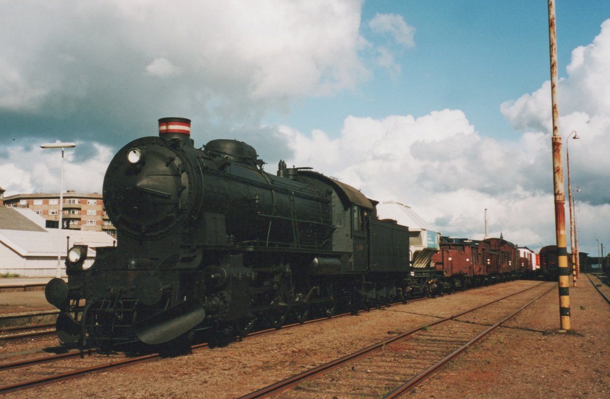 DSB 963 steht -leider schweigend- in Randers am 23 Mai 2004.