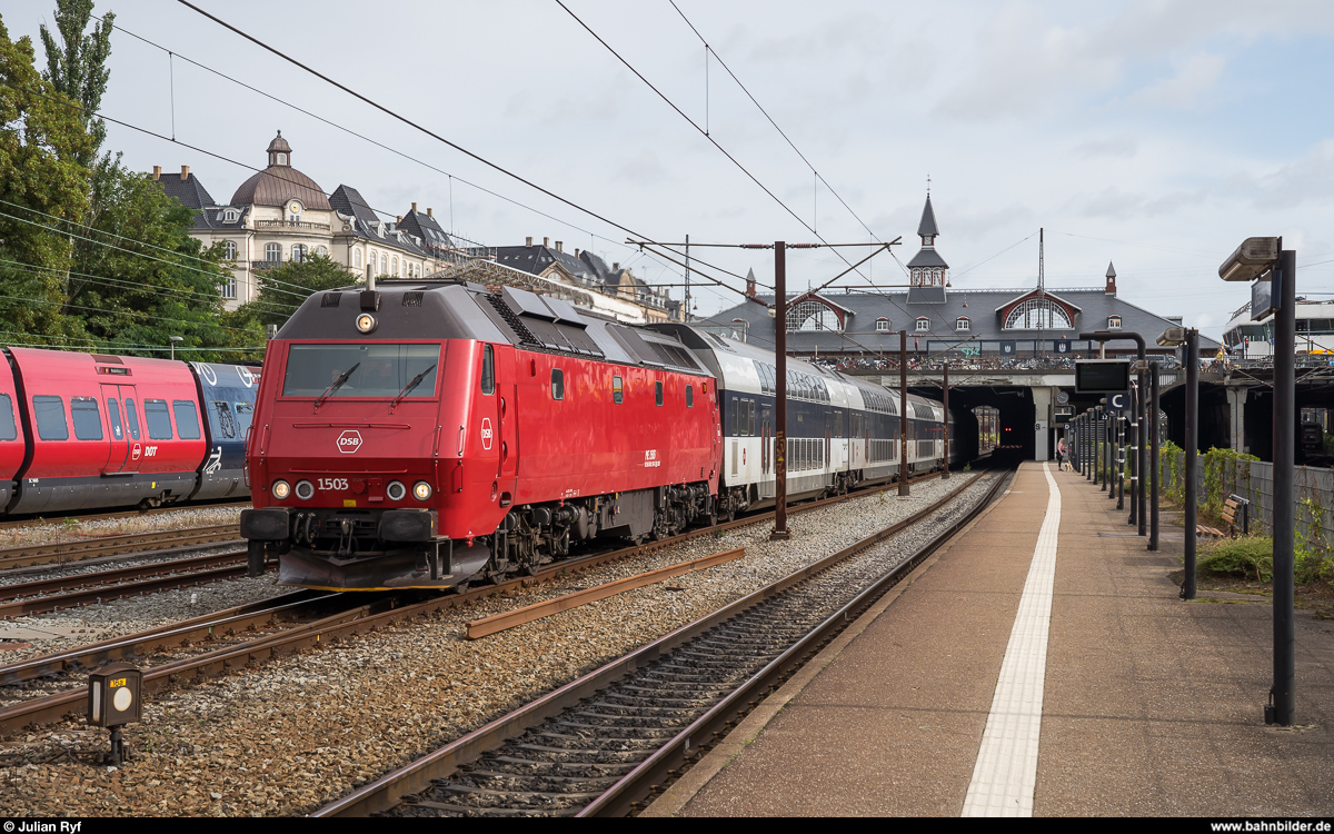 DSB ME 1503 verlässt am 6. September 2019 den Bahnhof Østerport.