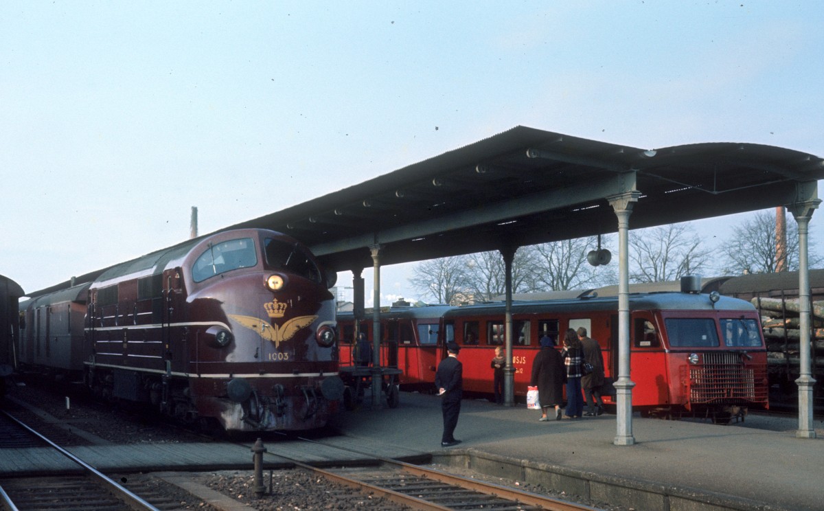 DSB Mx 1003 / ØSJS Sm 12 Bahnhof Køge am 24. April 1973.