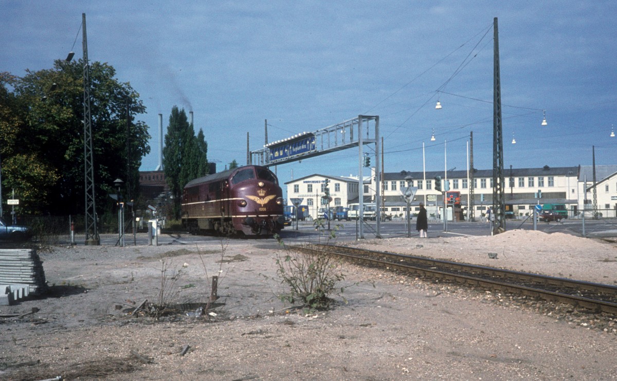 DSB Mx 1008 Kopenhagen Nordhavn / Frihavnen (: Nordhafen / Freihafen) am 24. September 1977.