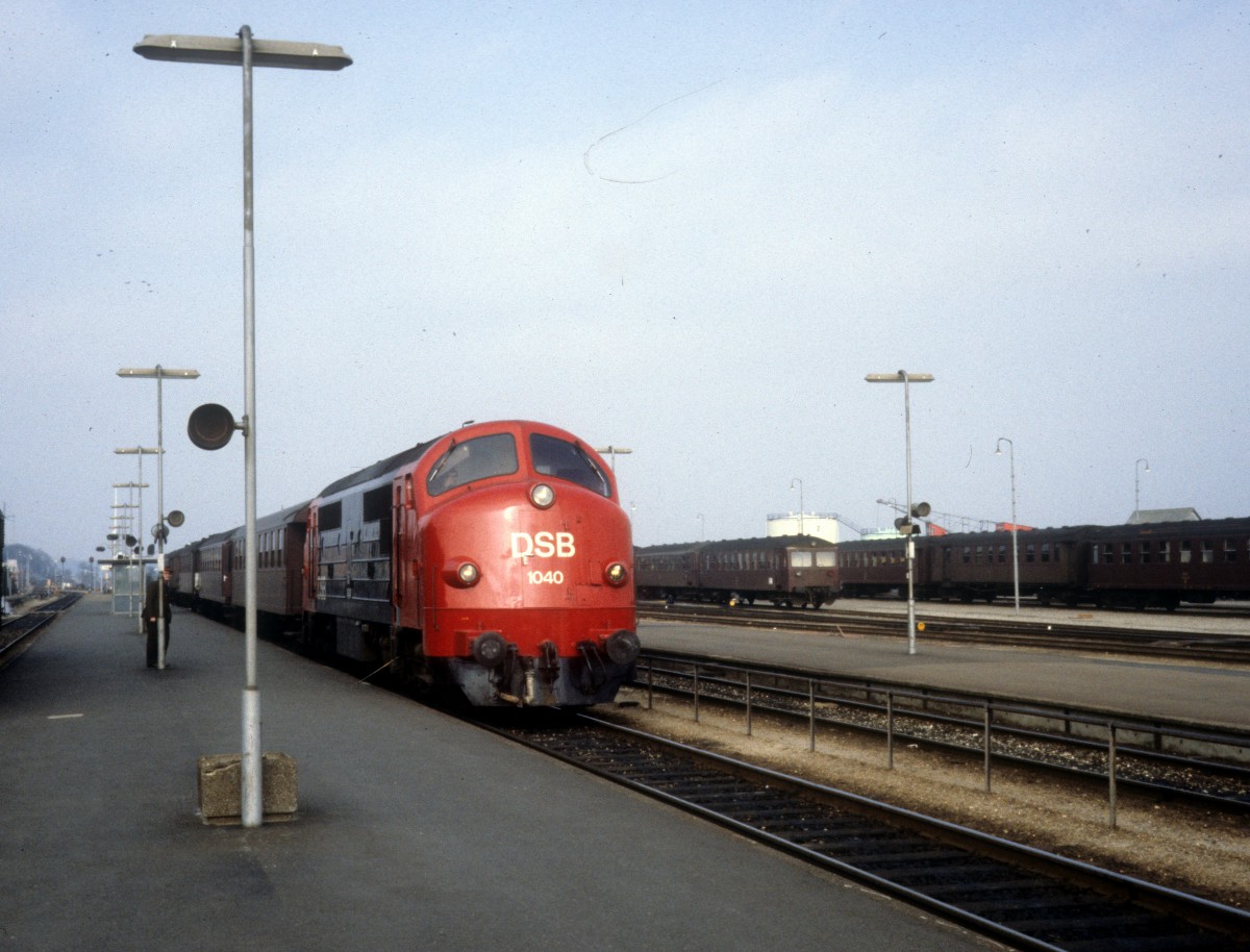 DSB Mx 1040 Struer H / Bahnhof Struer am 10. April 1979.