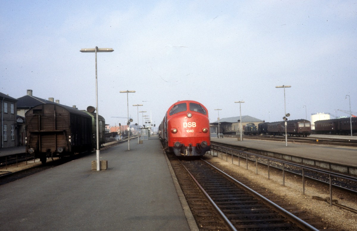 DSB Mx 1040 Struer H / Bahnhof Struer am 10. April 1979.