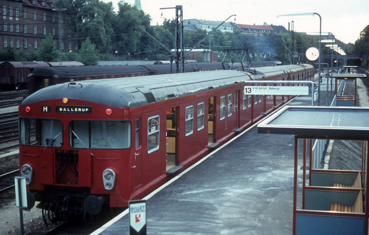 DSB S-Bahn Kopenhagen am 1. Oktober 1972: Linie H Østerport station / Bf Østerport, Gleis 13.