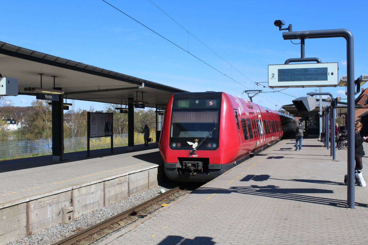DSB S-Bahn Kopenhagen: Linie B (SA 9197) S-Bf Holte am 16. April 2014.