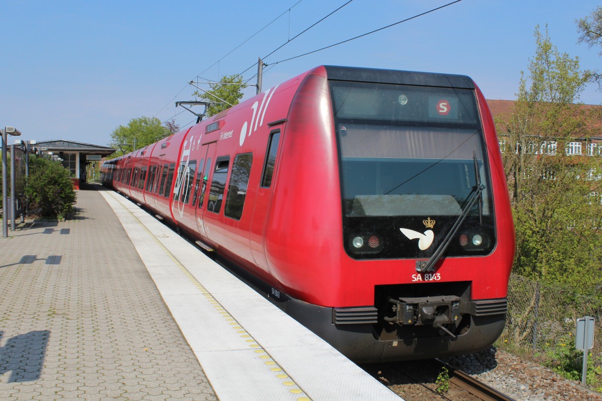 DSB S-Bahn Kopenhagen: Linie C (SA 8143) S-Bahnhof Peter Bangs Vej am 26. April 2014. - Der Zug fährt nach Frederikssund.