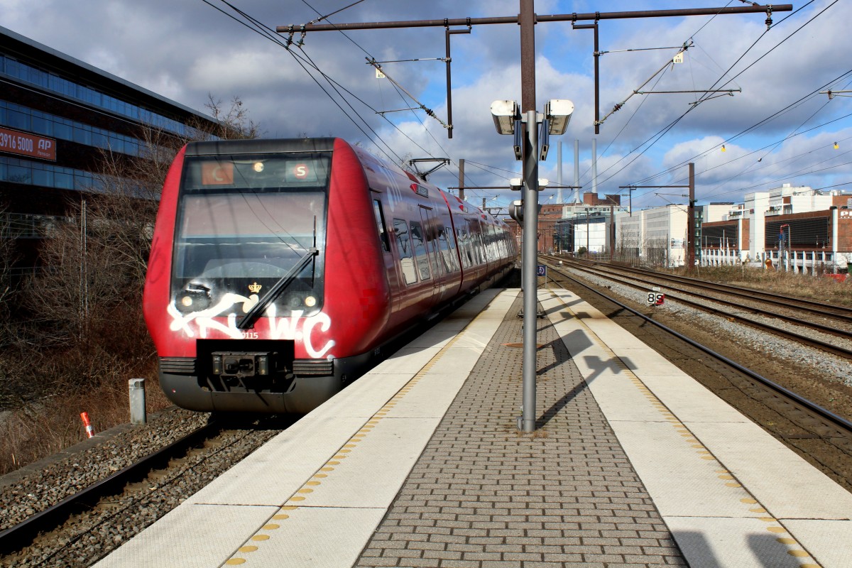 DSB S-Bahn Kopenhagen Linie C (SA 9115) S-Bahnhof Nordhavn am 5. März 2015.