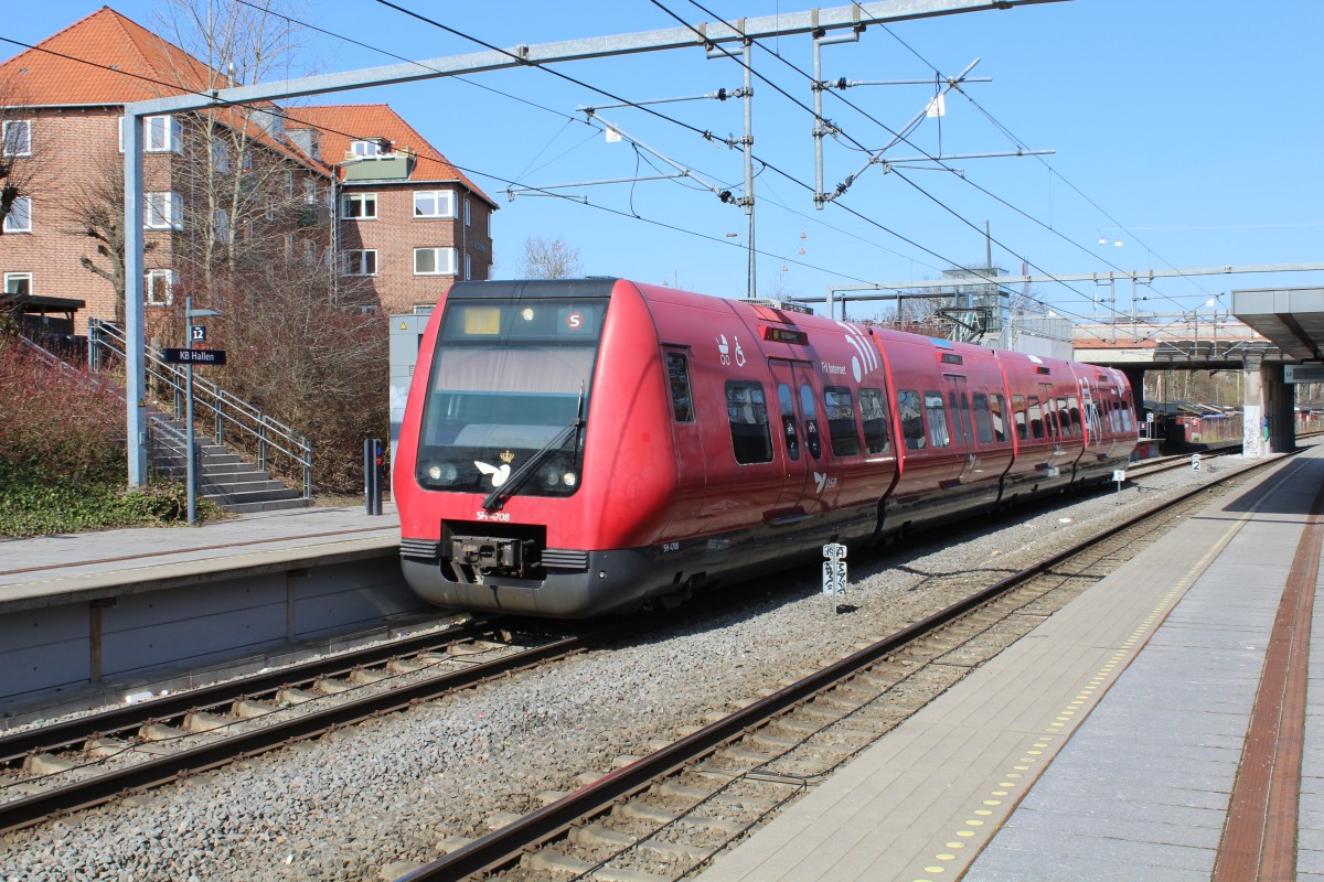 DSB S-Bahn Kopenhagen: Linie F (LHB/Siemens-SH 4708) K.B. Hallen am 3. April 2014. - Der Endbahnhof des Zuges ist der S-Bahnhof Ny Ellebjerg.
