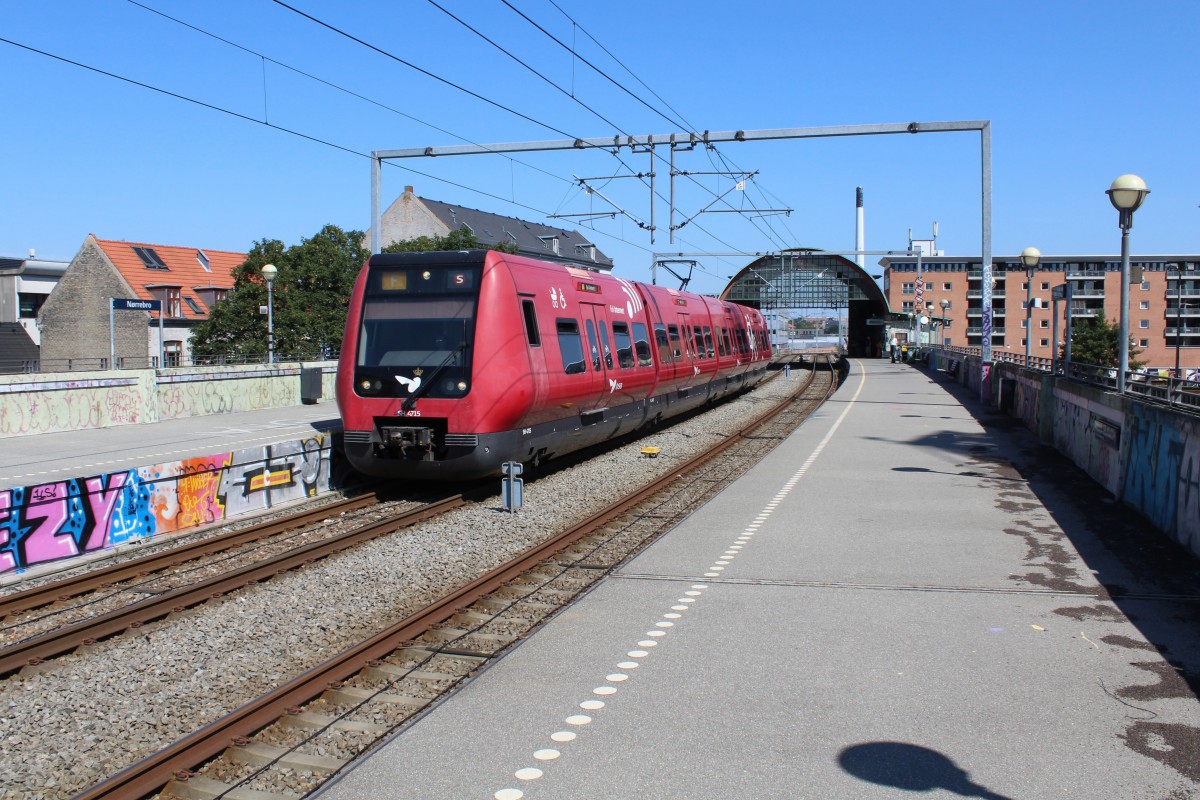 DSB S-Bahn Kopenhagen: Linie F (LHB/Siemens-SH 4715) S-Bahnhof Nørrebro am 24. Juli 2014. - Der Zug fährt in Richtung Ny Ellebjerg.