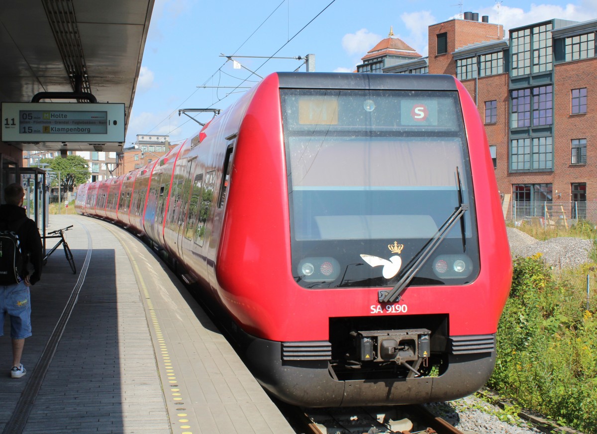 DSB S-Bahn Kopenhagen: Linie M nach Holte (SA 9190) Ny Ellebjerg am 11. August 2014.