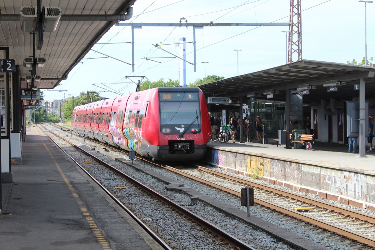 DSB S-Bahn Kopenhagen: Linie M (Alstom-LHB/Siemens-SA 9200) S-Bahnhof Lyngby am 5. August 2014. - Die provisorische Linie M fuhr zwischen dem 28. Juli und dem 17. August auf der Strecke Ny Ellebjerg - Flintholm - Nørrebro - Hellerup - Lyngby - Holte - Hillerød.