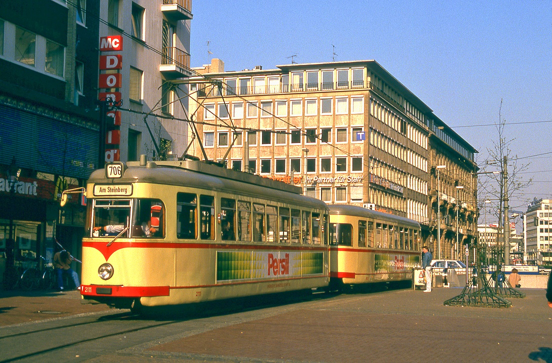 Düsseldorf 2111 + 1831, Bolkerstraße, 22.04.1987.