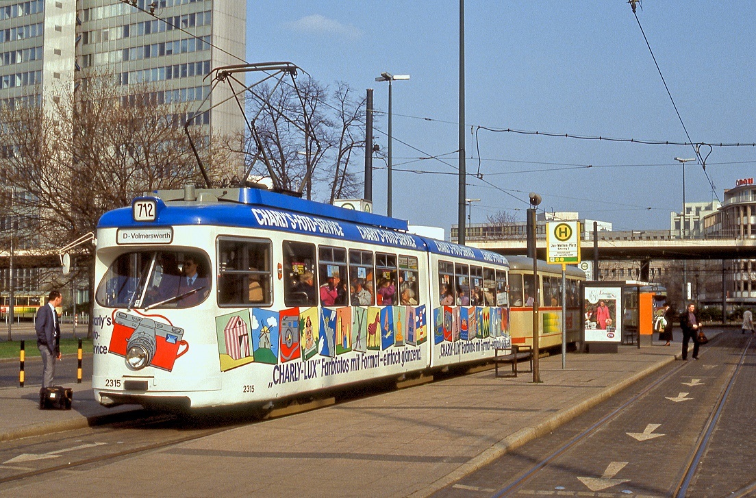 Düsseldorf 2315 + 1685, Jan Wellem Platz, 10.03.1992.
