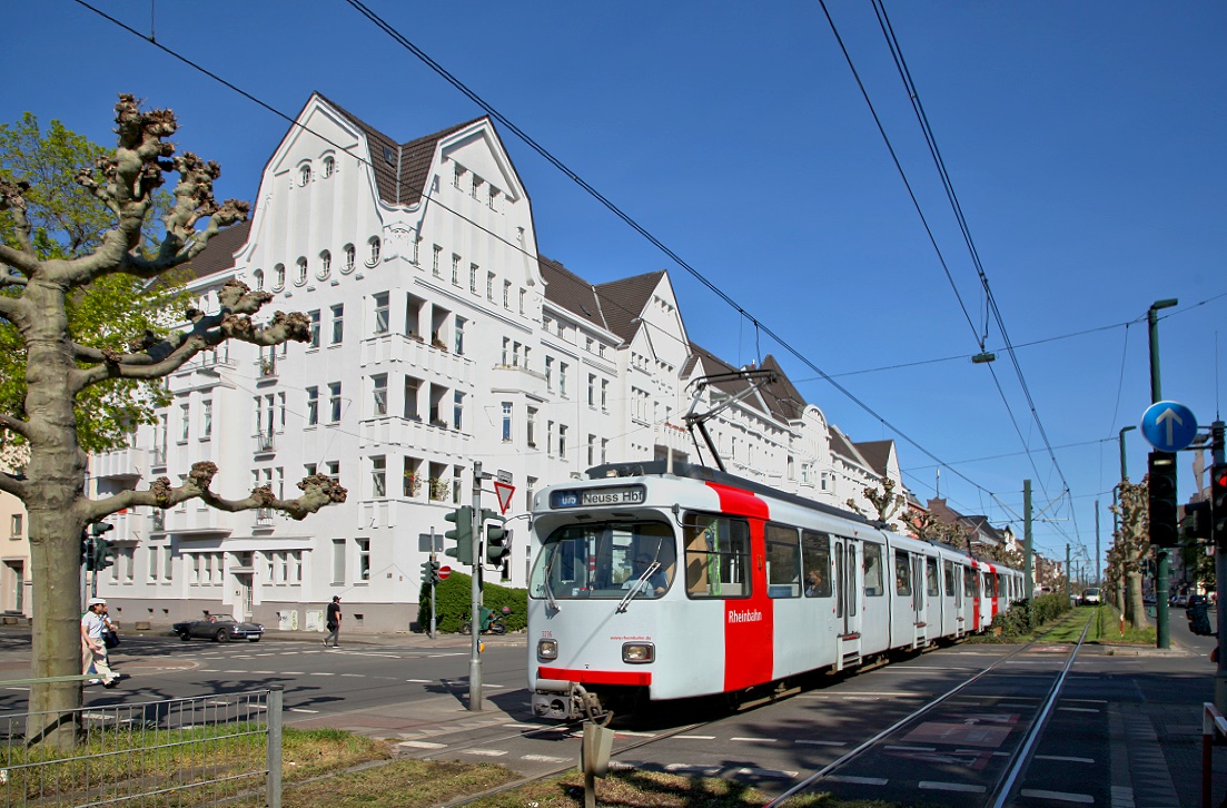 Düsseldorf 3236 + 3235, Luegallee, Barbarossaplatz, 11.04.2020.