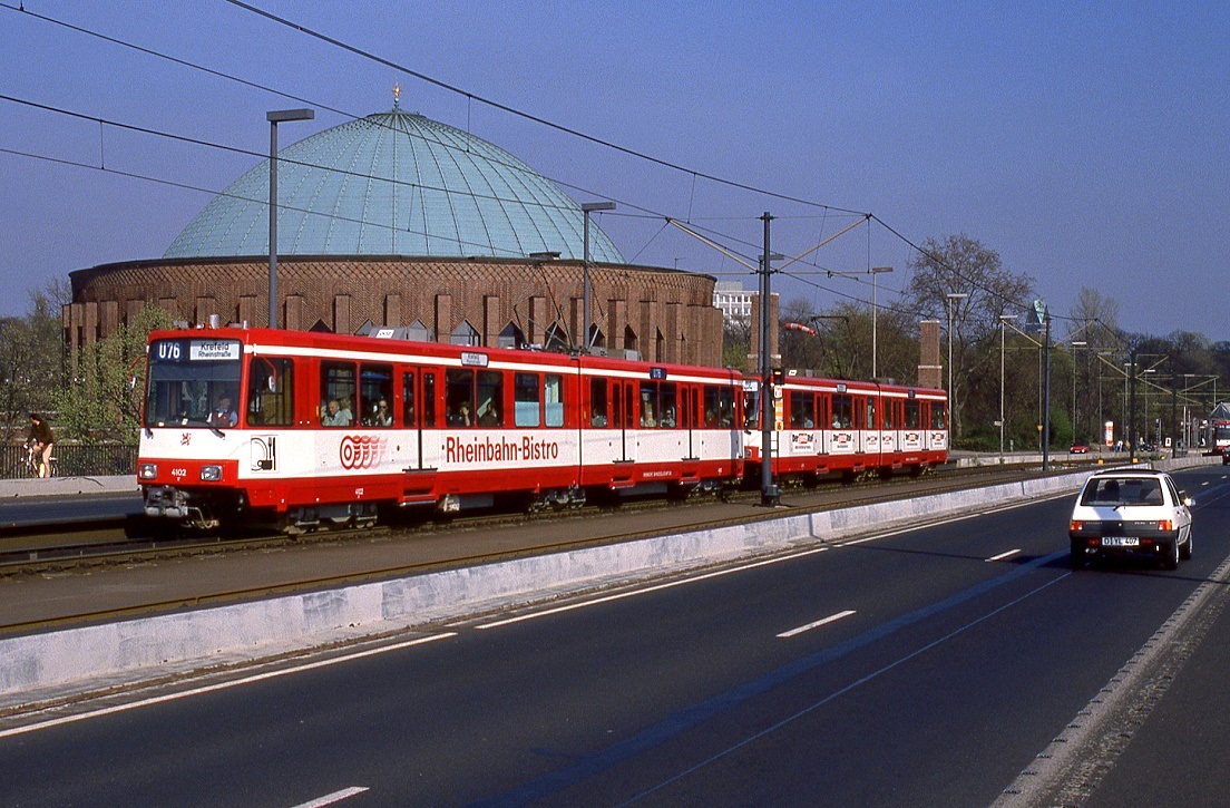 Düsseldorf 4102, Oberkasseler Brücke, 01.04.1989.
