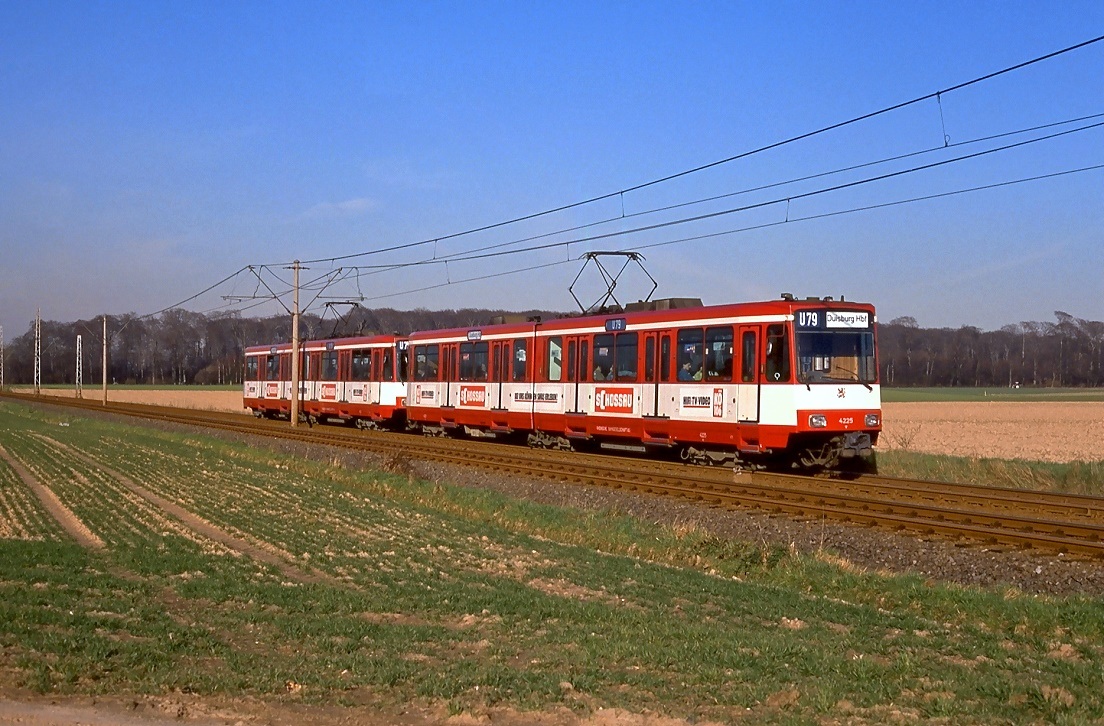 Düsseldorf 4225 + 4221, Froschenteich, 22.02.1990.
