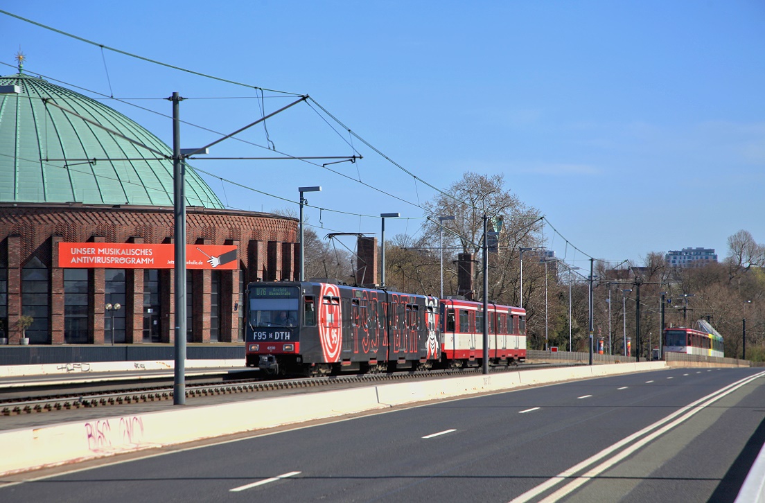 Düsseldorf 4230 + 4246, Oberkasseler Brücke, 29.03.2021.