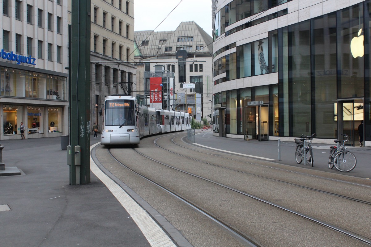 Düsseldorf Rheinbahn SL 312 (NF8U 3323) Jan-Wellem-Platz am 14. Juli 2015.