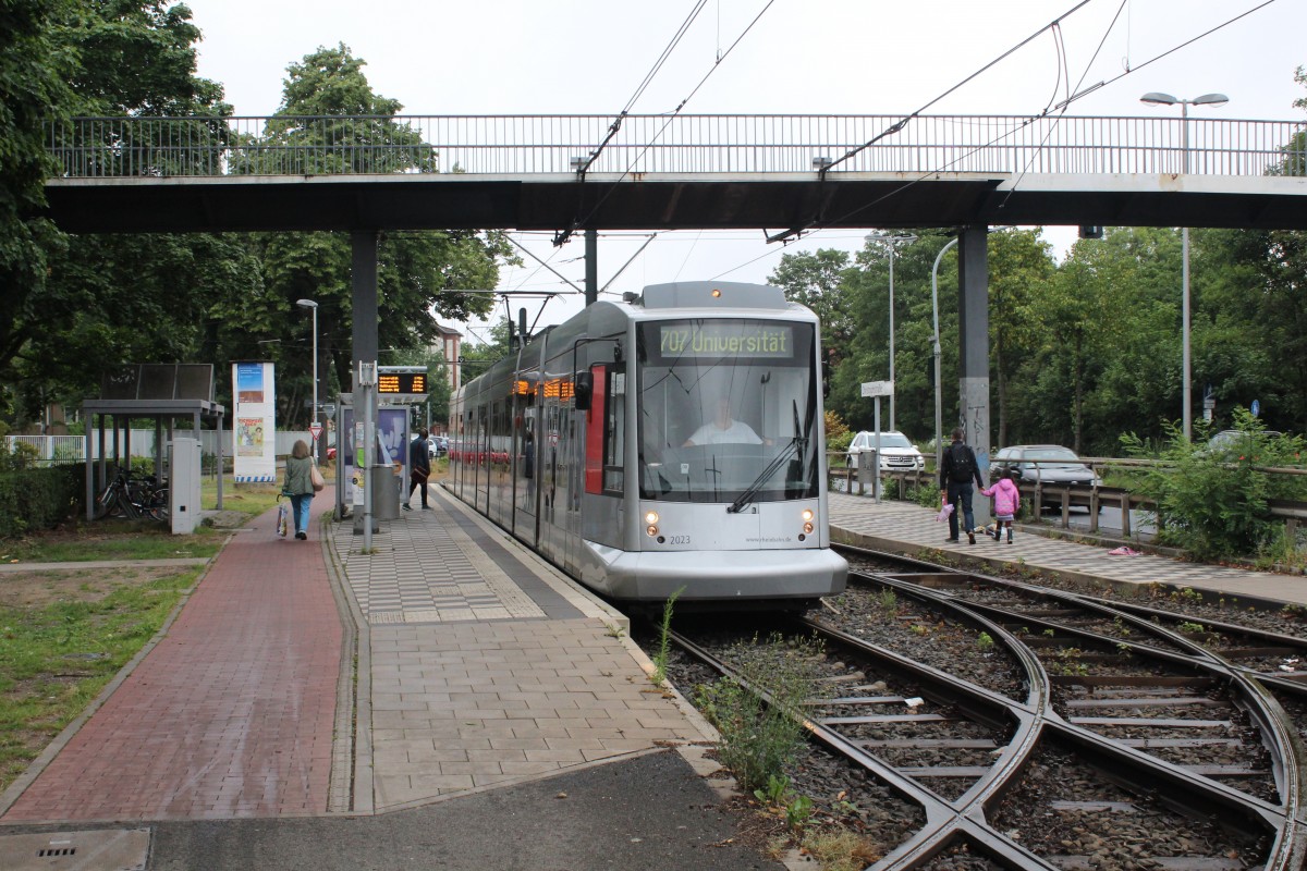 Düsseldorf Rheinbahn SL 707 (NF10 2023) Bilk, Witzelstraße (Hst. Christophstraße) am 14. Juli 2015.
