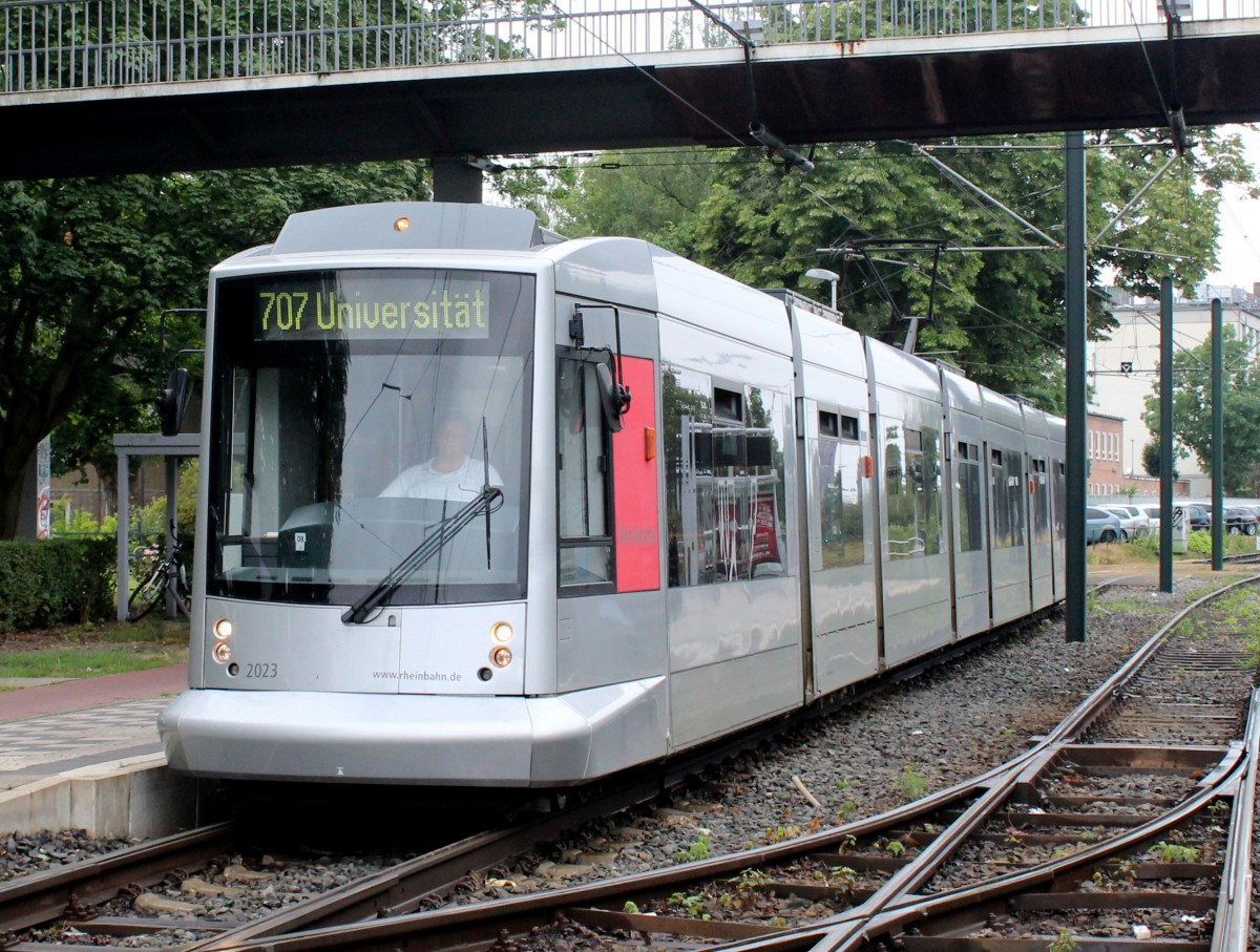 Düsseldorf Rheinbahn SL 707 (NF10 2023) Bilk, Witzelstraße (Hst. Christophstraße) am 14. Juli 2015.