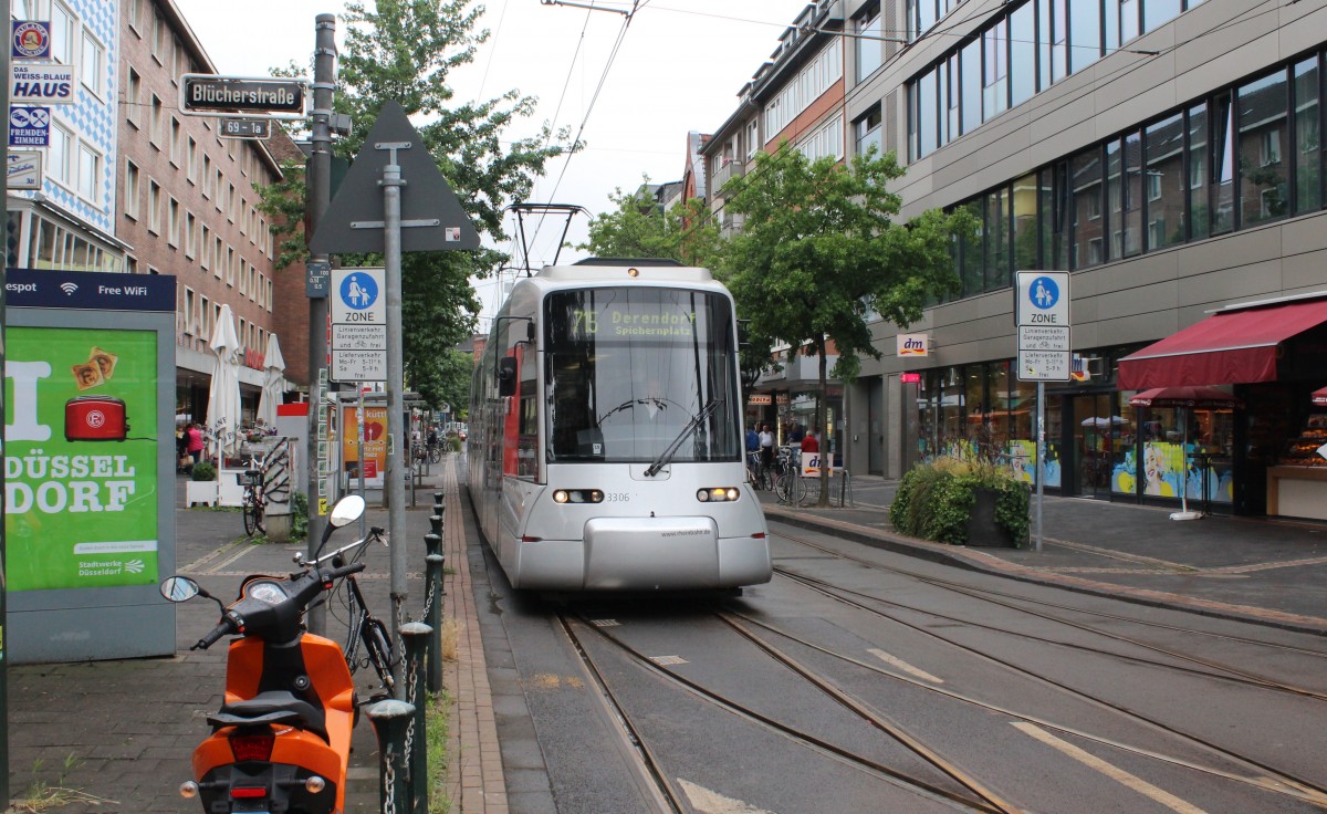 Düsseldorf Rheinbahn SL 715 (NF8U 3306) Pempelfort, Nordstraße / Blücherstraße (Hst. Dreieck) am 14. Juli 2015.